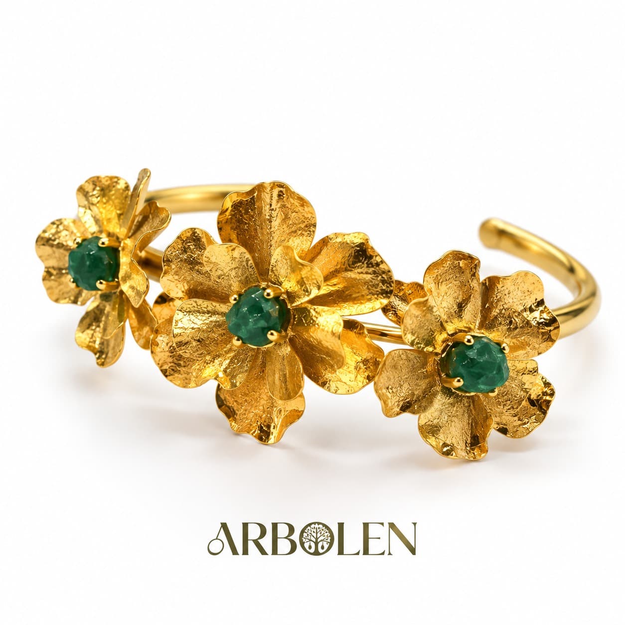 brazalete 3 flores con detalle de esmeralda