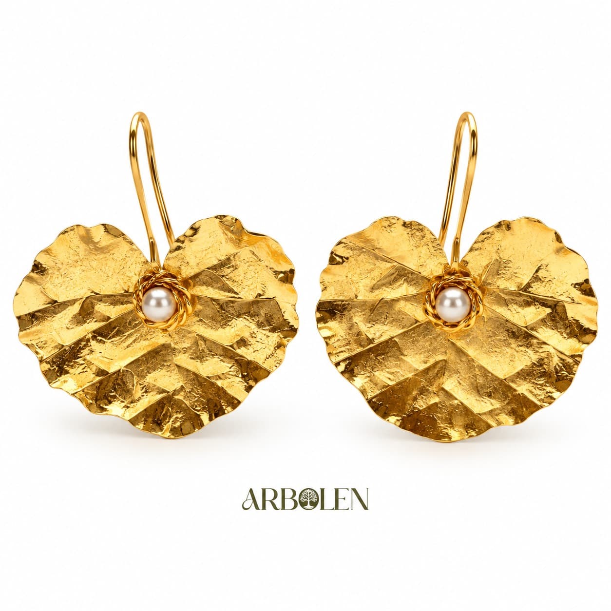 ARETES CORAZON CON DETALLE DE PERLA